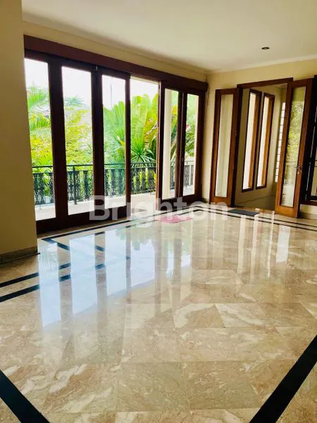 image SEWA RUMAH MEWAH KEMANG, JAKARTA SELATAN. LOKASI STRATEGIS, ADA POOL (4)
