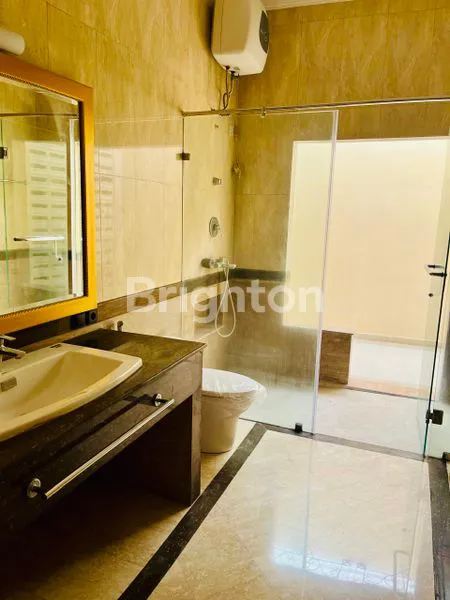 image SEWA RUMAH MEWAH KEMANG, JAKARTA SELATAN. LOKASI STRATEGIS, ADA POOL (7)