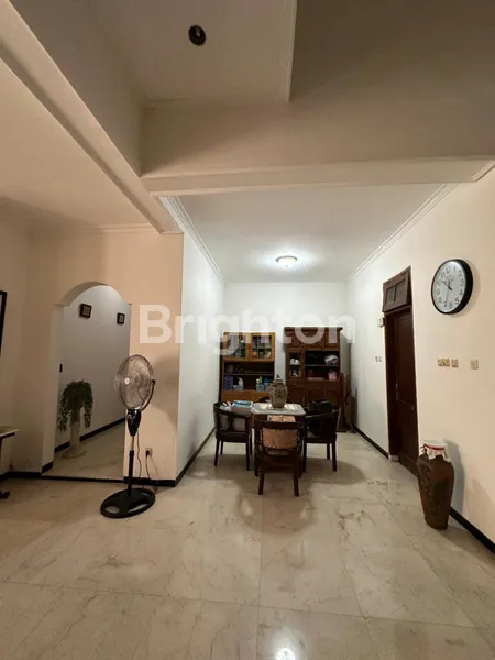 image FOR SALE RUMAH SIAP HUNI HOMIE @ KUTISARI ROW JALAN 3 MOBIL (8)