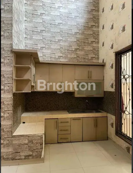 image RUMAH STRATEGIS DI JATIBENING BEKASI (2)