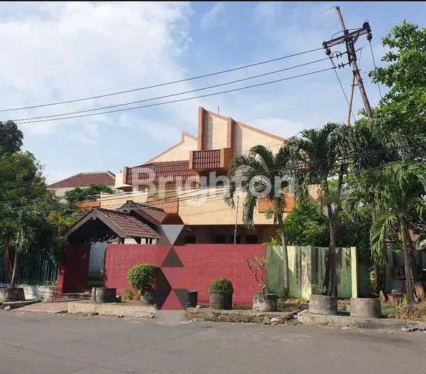 RUMAH HOOK 2 LANTAI DEKAT HR MUHAMMAD MAYJEND SUNGKONO SUKOMANUNGGAL SATELIT KUPANG INDAH GRAHA FAMILY PAKUWON MALL CITRALAND MITRA KELUARGA\N