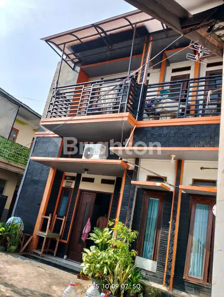 image RUMAH  2 LANTAI  SEDERHANA  DI  JAKARTA SELATAN  (4)