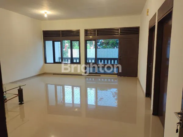 image SEWA RUMAH TERAWAT DAERAH MANYAR (5)