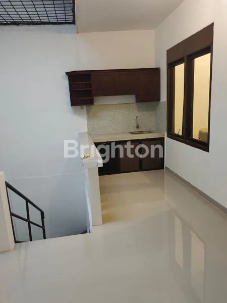 image SEWA RUMAH TERAWAT DAERAH MANYAR (4)