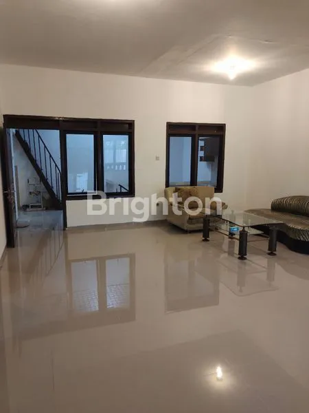 image SEWA RUMAH TERAWAT DAERAH MANYAR (8)