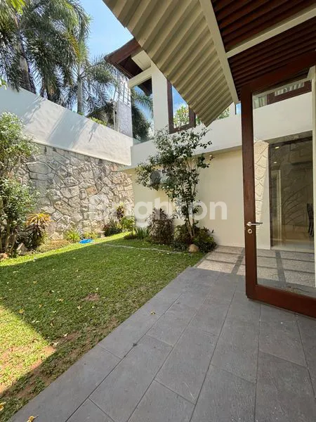 image RUMAH MEWAH LOKASI STRATEGIS DI DALAM KOMPLEKS PERUMAHAN CITRALAND SURABAYA BARAT SEMI FURNISHED KEAMANAN 24 JAM DEKAT GWALK, TELAGA (7)