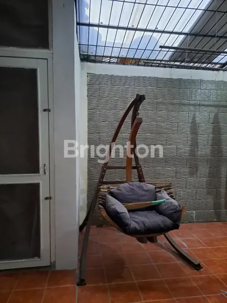 image PURIMAS REGENCY MINIMALIS MASIH TERAWAT HADAP FAVORIT, ONE GATE SYSTEM, ROW JALAN LEBAR, SIAP HUNI, SELANGKAH RAYA MERR, DEKAT AKSES TOL (6)