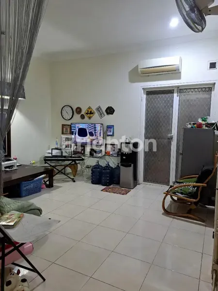 image PURIMAS REGENCY MINIMALIS MASIH TERAWAT HADAP FAVORIT, ONE GATE SYSTEM, ROW JALAN LEBAR, SIAP HUNI, SELANGKAH RAYA MERR, DEKAT AKSES TOL (7)