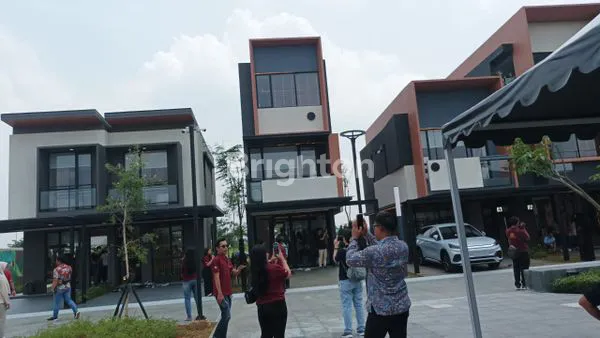 image RUMAH MEWAH STRATEGIS, NYAMAN, ASRI DI PARK SERPONG (2)