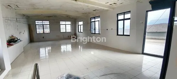 image RUMAH MEWAH 3 LANTAI DEKAT JATIM PARK BATU (7)