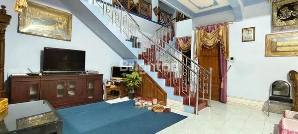 image RUMAH MEWAH 3 LANTAI DEKAT JATIM PARK BATU (5)