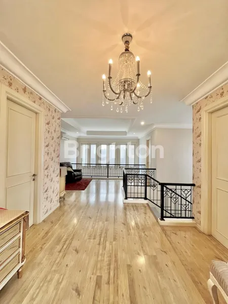 image TURUN HARGA BU, RUMAH CLASSIC MEWAH JEMURSARI REGENCY, LINGKUNGAN SANGAT PRIVATE DAN HOMEY, SELANGKAH DARI RAYA JEMURSARI, ONE GATE SYSTEM (5)