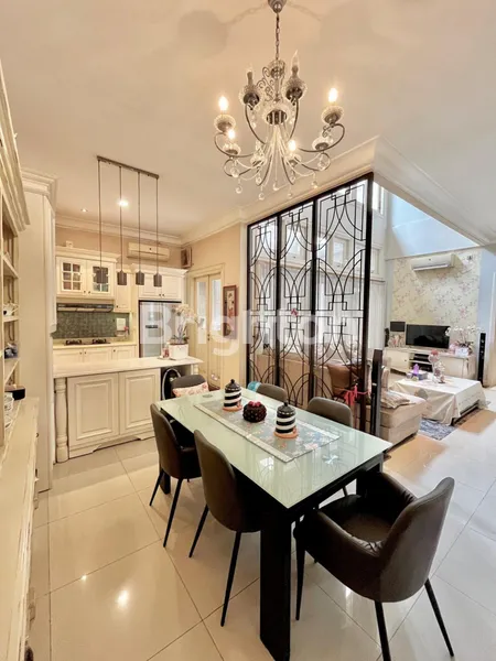 image TURUN HARGA BU, RUMAH CLASSIC MEWAH JEMURSARI REGENCY, LINGKUNGAN SANGAT PRIVATE DAN HOMEY, SELANGKAH DARI RAYA JEMURSARI, ONE GATE SYSTEM (7)