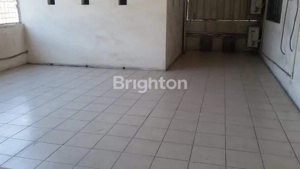 image RUKO 3 LANTAI LT 204M² DI JL SUTOMO (4)