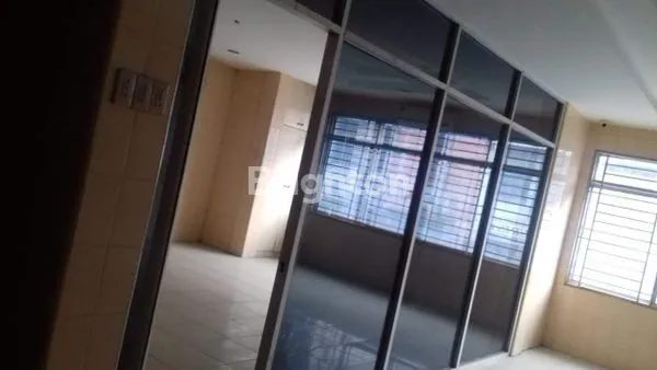 image RUKO 3 LANTAI LT 204M² DI JL SUTOMO (5)