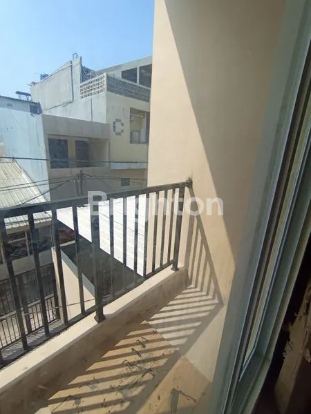 image RUMAH BARU SHM 3,5 LANTAI DI GROGOL JAKARTA BARAT (8)