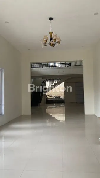 image RUMAH MEWAH 2 LANTAI TENGAH KOTA (6)