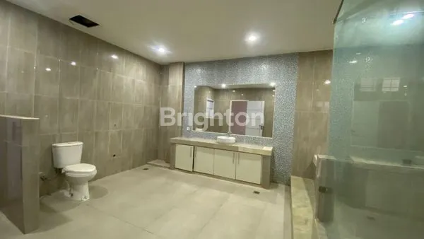 image RUMAH MEWAH 2 LANTAI TENGAH KOTA (3)