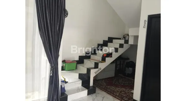 image RUMAH MODERN 2 LANTAI TENANG AKSES TOL DEKAT AREA CONDET JAKARTA TIMUR (3)