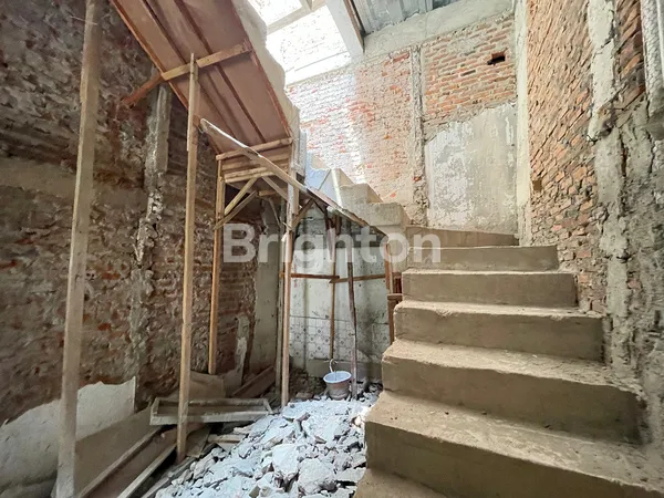 image RUMAH INDENT BARU 3 LANTAI DURI KEPA JAKARTA BARAT (2)