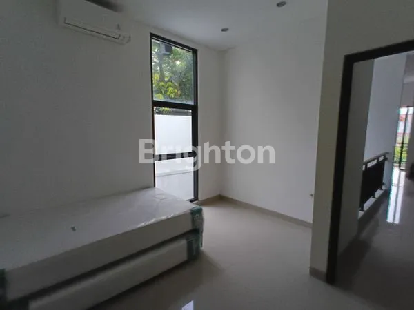 image RUMAH 2 LANTAI SEMI FURNISH DI KEMANGGISAN (3)