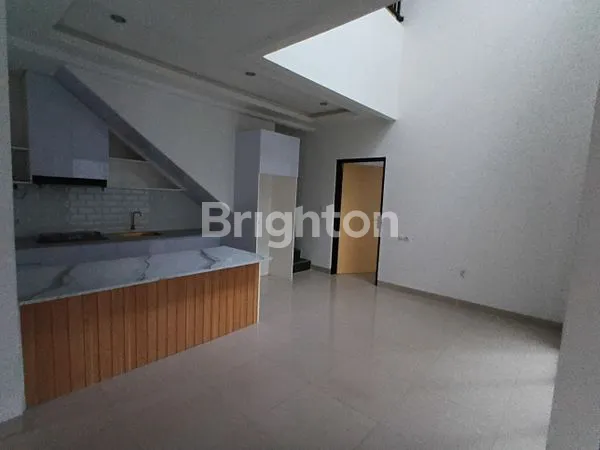 image RUMAH 2 LANTAI SEMI FURNISH DI KEMANGGISAN (2)