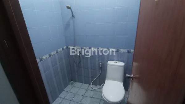 image TURUN HARGA !!! 3,5 M —> 2,7 M DI JUAL RUMAH LOKASI STRATEGIS DEKAT TOLL JOR  3 KAMAR TIDUR,  GARASI 2 MOBIL, DEKAT AEON MALL, SETASIUN KRL,UNIVERSITAS (6)