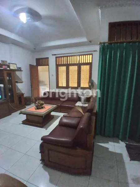 image RUMAH SIAP HUNI AREA KOMPLEK DEKAT RS EMC DAN MALL GREEN PRAMUKA SQUARE (5)