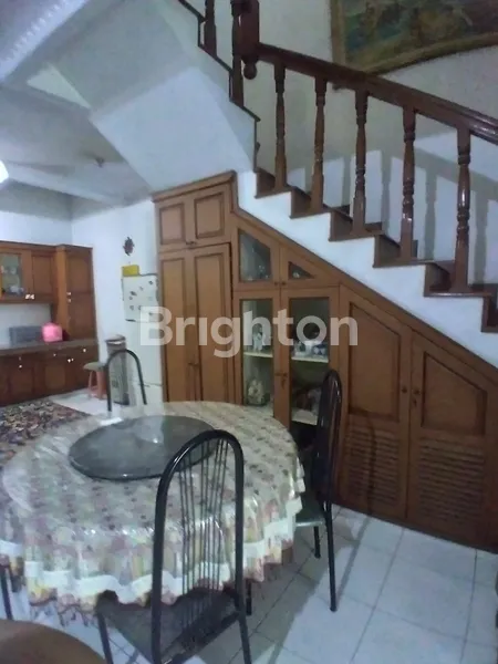 image RUMAH SIAP HUNI AREA KOMPLEK DEKAT RS EMC DAN MALL GREEN PRAMUKA SQUARE (6)