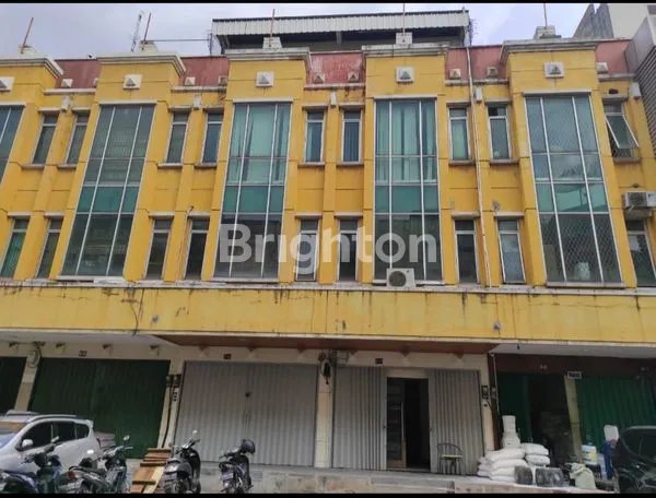 “RUKO GANDENG 4 LANTAI DI PURI DELTAMAS – STRATEGIS UNTUK USAHA & INVESTASI”\\N