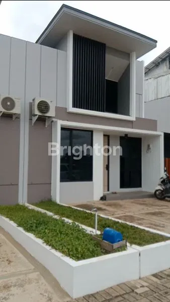 image RUMAH MEWAH LT 84 DI JLN SEI PETAI PALEMBANG SUMATERA SELATAN INDONESIA  (1)