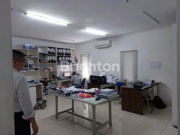 image DIJUAL BANGUNAN EX OFFICE KONTRAKTOR  LOKASI STRATEGIS PINGGIR JALAN.RAYA (3)