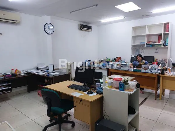 image DIJUAL BANGUNAN EX OFFICE KONTRAKTOR  LOKASI STRATEGIS PINGGIR JALAN.RAYA (2)