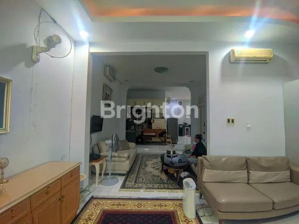 image RUMAH 2,5 LANTAI 300M² DI BENHILL (7)