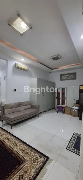 image RUMAH 2,5 LANTAI 300M² DI BENHILL (1)