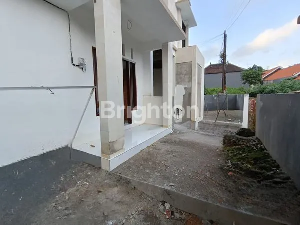 image BRAND NEW - HUNIAN DALAM PERUMAHAN JALAN KEBO IWA - DENPASAR BARAT 2 LANTAI 4 BR SHM (3)