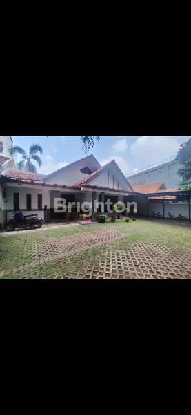 DISEWAKAN RUMAH TINGGAL LUAS STRATEGIS 2 LANTAI BISA UNTUK KANTOR, YAYASAN, RESTO, CAFE ATAU USAHA, DI JAKPUS