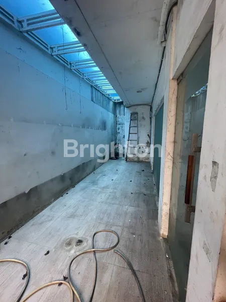 image BANGUNAN KOMERSIAL LUAS DI KEMANG PRATAMA – COCOK UNTUK KANTOR, TEMPAT LES, ATAU USAHA LAINNYA (5)