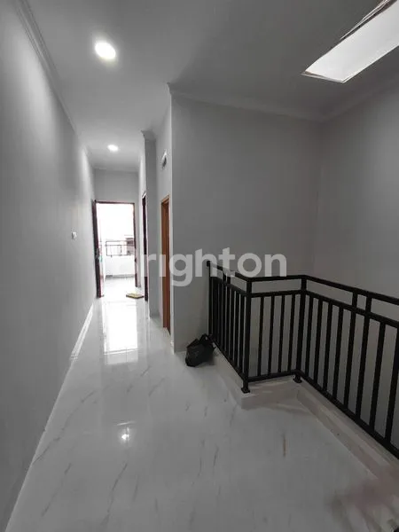 image RUMAH BARU BANGUN 3 LANTAI PADEMANGAN TIMUR (6)