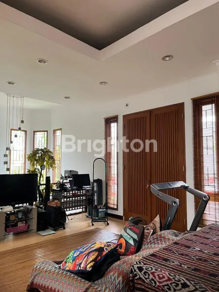 image RUMAH MEWAH 2 LANTAI DI NUSA LOKA BSD – TAMAN LUAS, PENCAHAYAAN ALAMI, SIAP HUNI LOKASI STRATEGIS DEKAT AEON MALL & TOL BSD JUAL CEPAT (4)