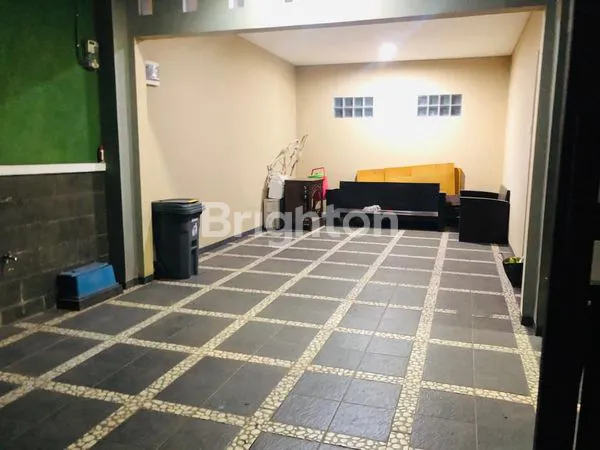 image DISEWAKAN HARGA TERJANGKAU RUMAH 3 KAMAR, GARASI 2-3 MOBIL, KEMANG UTARA, ROOFTOP VIEW, AC & KITCHEN SET (1)