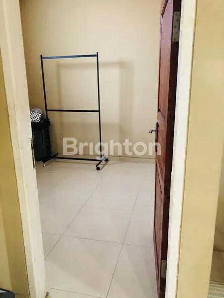 image DISEWAKAN HARGA TERJANGKAU RUMAH 3 KAMAR, GARASI 2-3 MOBIL, KEMANG UTARA, ROOFTOP VIEW, AC & KITCHEN SET (7)