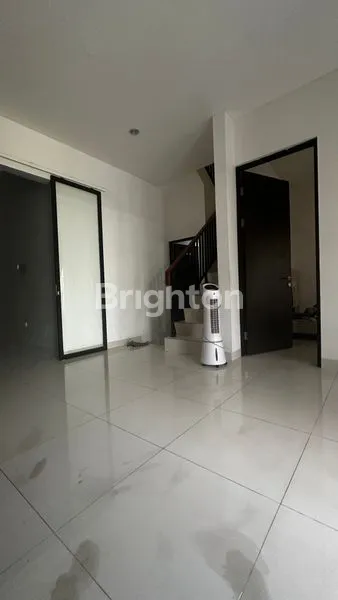 image RUMAH MEWAH FULL FURNISHED SIAP HUNI DI GRAHA LARAS (7)