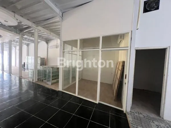 image RUMAH PINGGIR JALAN RAYA AREA STRATEGIS (4)