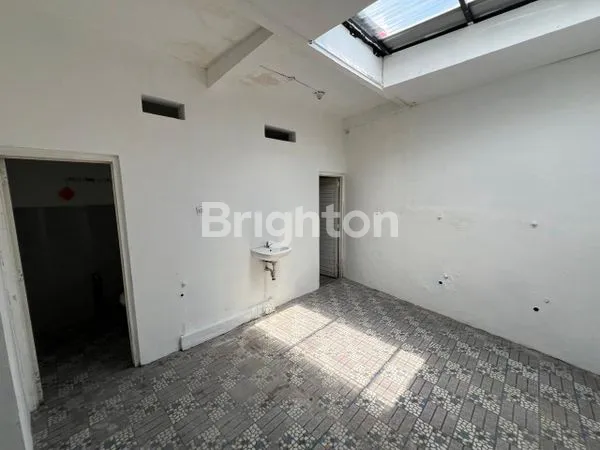 image RUMAH PINGGIR JALAN RAYA AREA STRATEGIS (5)