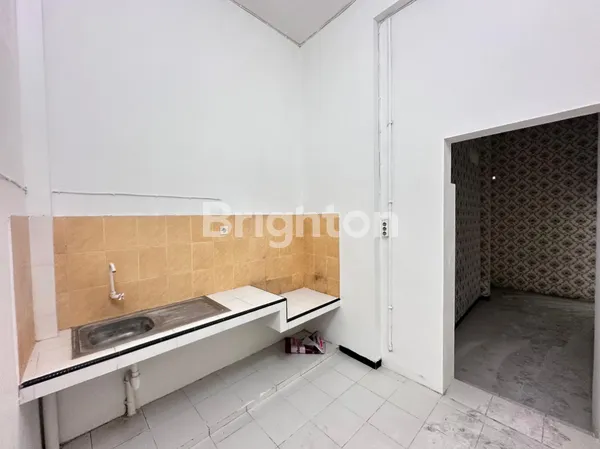 image RUKO 2 LANTAI DI JALAN RAYA PETEMON KALI GUBENG SURABAYA  (5)