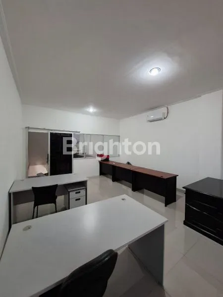 image RUKO LA RIVIERA PIK2 HADAP JALAN  (2)