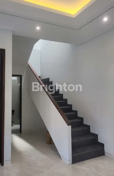 image RUMAH 2LT HOOK NEW GRESS MODERN MINIMALIS MANYAR INDAH DEKAT KLAMPIS NGINDEN SEMOLOWARU MERR KERTAJAYA ARAYA SUKOLILO GALAXYMALL  (5)