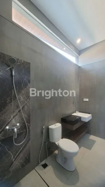 image RUMAH 2LT HOOK NEW GRESS MODERN MINIMALIS MANYAR INDAH DEKAT KLAMPIS NGINDEN SEMOLOWARU ARAYA MERR KERTAJAYA SUKOLILO GALAXYMALL  (6)