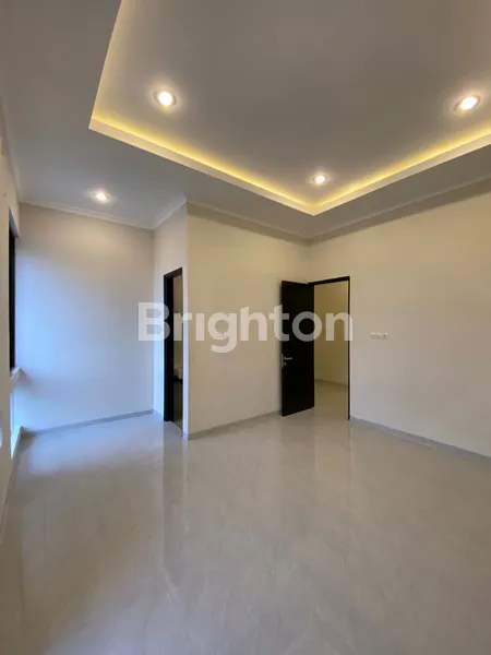 image RUMAH NEW GRESS MINIMALIS KLAMPIS SEMOLO, LOKASI STRATEGIS TENGAH KOTA, DEKAT SUPERMARKET HOKKY MERR, DEKAT KLAMPIS WISMA MUKTI MANYAR NGINDEN, PERUMAHAN ONE GATE SYSTEM, READY 2 UNIT JEJER (6)